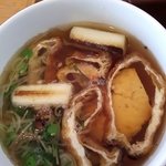 まん作 - 焼ネギ、油揚げ、茗荷、青紫蘇、かいわれ大根、大根、千切り、豚バラ肉