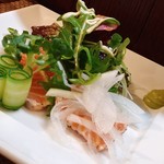 インディ庵 - サーモン刺身のサラダ仕立て