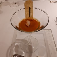 ルメルシマン オカモト - 人参のムース。コンソメのジュレが掛けられています。ジャガイモのチップが美味しい。