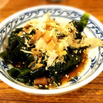 魚平 - 生わかめ刺 (200円)