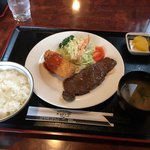 にんにく亭 - カットステーキ＋エビカニクリームコロッケ
