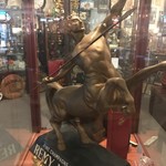 kt,s Museum Bar - こういう年代物が揃っています。