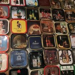 kt,s Museum Bar - ラベルがずらりと。