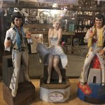 kt,s Museum Bar - これも懐かしい人たちですがウイスキーの瓶です。