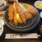 Tonkatsu Fujiyoshi - エビ、ヒレカツ定食。熟成ロースカツのハーフトッピング。