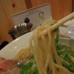 名もなきラーメン - 「白」麺リフト