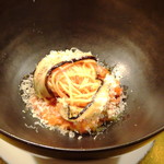 東 - ＊トマトソースが優しいので食べやすいですね。 小さくカットした牡蠣やアオリイカなどを混ぜ合わせていただくと美味しい。