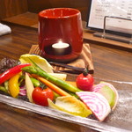 Jukuseiniku Baru Reddokingukongu Hashimoto - バーニャカウダ（８５０円）