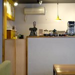 cafe OGU1 - 店内のテーブル席の風景です