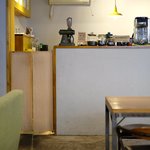 cafe OGU1 - 店内のテーブル席の風景です