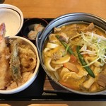 Kyuubee Ya - もつ煮ほうとう 890円＋税。 ミニ天丼 320円＋税。