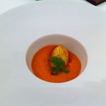 オーベルジュ・ド・リル トーキョー - トマトを高圧で調理して魚を添えて『小さな幸せ』
