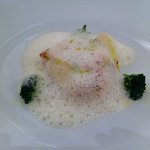 オーベルジュ・ド・リル トーキョー - 的鯛のプランチャーポワレ　プチトマトとアサリのタルト仕立て ソース・バジリック