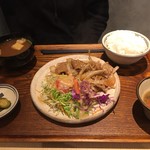 味噌めしや まるたま - 紅豚肩ロース味噌しょうが焼き