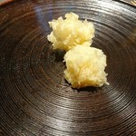 茶禅華 - （2018年2月　訪問）銀耳海蜇。白木耳と海月の和え物です。生姜や葱などの香辛料の風味が全面に来るものの押し付けがましくなく上品に仕上がっています。大振りの海月の食感が楽しいです。