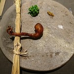 茶禅華 - （2018年2月　訪問）脆皮鴿子。シェフのスペシャリテ、鳩のモモ肉です。プリップリで弾ける弾力、旨味も濃厚、脂さえも美味しい一品でした。