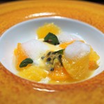 TACUBO - パンナコッタ　パッションフルーツのソース　ゼラニウムのオイルの泡　デコポンなどの柑橘