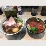 中華そば 四つ葉 - 四つ葉ブラック ＋特製トッピング
      まぐろ丼