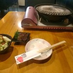 俺のホルモンもつ家　金太 - 卓上