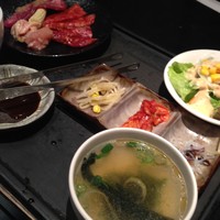 東京焼肉 平城苑 浅草総本店 - 写真に収まりきれていませんが…モリモリご飯が写ってないですが…レディースセット