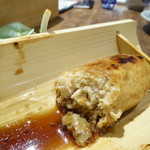 蔵人厨 金鯱 - つくねを切ったところ