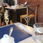 アネア　カフェ - お隣はワンちゃん３匹