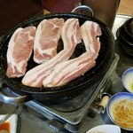 韓国亭豚や - サムギョプサルと豚ロース　1人前ずつ。