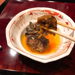 鉄板焼き いわ倉 - ハンバーグ：A5牛の赤身とヒレの脂でまとめたきめ細かいハンバーグ。