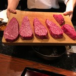 鉄板焼き いわ倉 - 宮崎牛の肩三角；綺麗な赤身にうっすらとサシが