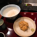 鉄板焼き いわ倉 - ヒラメ茶漬け；一口目はヒラメでご飯を巻いて。ゴマベースのタレはお茶漬け用にやや強めの味ですが、酒の肴にはいいお味。残ったヒラメはご飯にのせて茶漬けに。