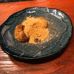 鉄板焼き いわ倉 - 出来立てのわらび餅；トロけそうでとろけない絶妙な硬さ。