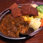 Kari Kafe Rakko - 豚なんこつとうで肉の辛口カレー ハーフ
                        ・ハムカツトッピング