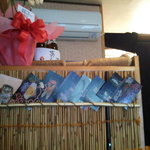 ハルコロ - 奥のオブジェです。アイヌ地方の民芸品でしょうかねぇ。。。