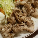 大量の胡椒がスパイシー！からし焼肉