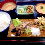 十八番 - いわしの丸干し、とろろ、舞茸の天ぷら定食。¥800。