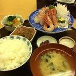 市民食堂 味よし屋 - 刺身定食 1000円