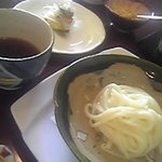 メインの切麦屋おうどん。のど越しを楽しみます。