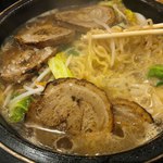 石焼らーめん火山 - 焦がし焼豚麺