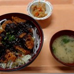 福岡県警察本部 食堂 - ランチ（魚）セット450円込み　魚とあるけど、この日は味噌カツサラダ丼