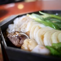 三嶋亭 本店 - 椎茸、淡路玉葱、餅麩、糸蒟蒻