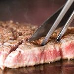 A4~A5 랭크의 고기를 사용 “특선 흑모 와규 로스 스테이크 (100g)”