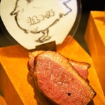 馬刺しと焼き鳥 グルマン三年坂 - 名物料理お肉のかいだん（鴨のロースト）