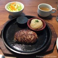 听屋 六本木 - ランチ特価150g　国産牛100％ハンバーグ（990円税込）