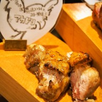 馬刺しと焼き鳥 グルマン三年坂 - 名物料理お肉のかいだん（赤鶏）