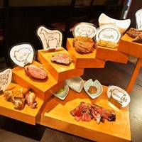 馬刺しと焼き鳥 グルマン三年坂 - 名物料理お肉のかいだん
