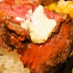 馬刺しと焼き鳥 グルマン三年坂 - 赤うしローストビーフ丼（ワサビマヨ）