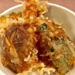 和風レストランまるまつ - 海老に椎茸、ピーマン、かぼちゃの天丼！！