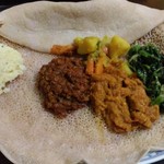 Little Ethiopia Restaurant - ベヤイネト（5種類野菜と豆カレー）