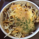 Sukiyaka Tsushika Shibamata Ten - とろ〜り３種のチーズ牛丼 並