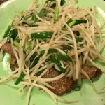 酒房 うさぎ - 日替わりメニューのレバニラ、400円